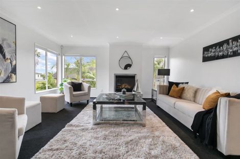 Photo of property in 6 Canonbie Place, East Tamaki Heights, Auckland, 2016