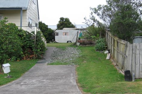 Photo of property in 1/6 Flaunty Place, West Harbour, Auckland, 0618