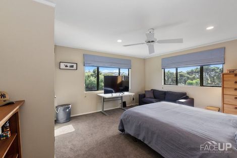 Photo of property in 18 Rosetti Rise, West Harbour, Auckland, 0618