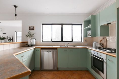 Photo of property in 6b Queen Road, Bellevue, Tauranga, 3110