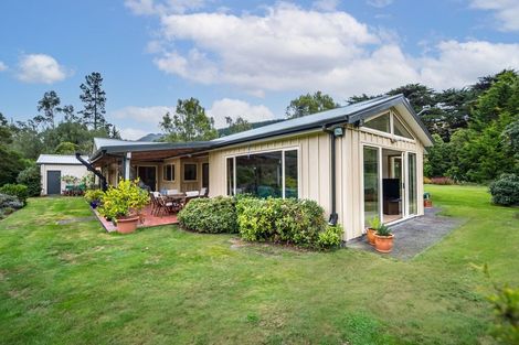 Photo of property in 1789 State Highway 2, Kaitoke, Upper Hutt, 5018