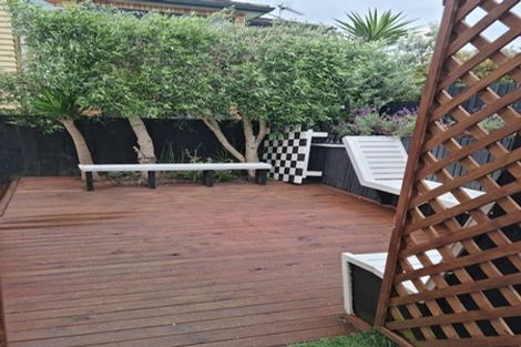 Photo of property in 2/36 Seaview Road, Castor Bay, Auckland, 0620