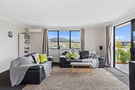 Photo of property in 15 Oka Street, Papamoa Beach, Papamoa, 3118