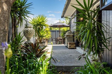Photo of property in 12 Muritai Crescent, Havelock North, 4130