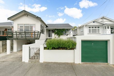 Photo of property in 29 Palm Avenue, Lyall Bay, Wellington, 6022