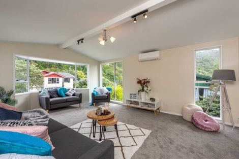 Photo of property in 15 Westhaven Drive, Tawa, Wellington, 5028