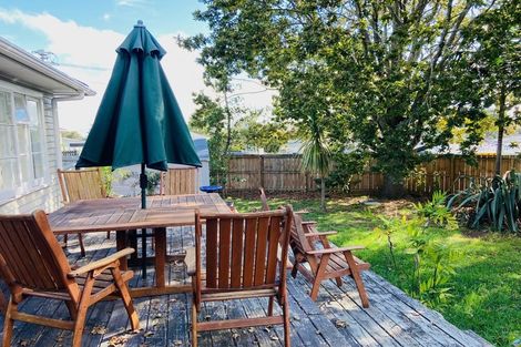 Photo of property in 122 Mahia Road, Wattle Downs, Auckland, 2103