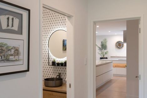 Photo of property in 66 Straven Road, Fendalton, Christchurch, 8014