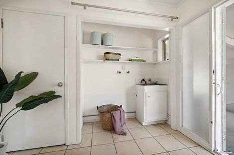 Photo of property in 2/957a Beach Road, Torbay, Auckland, 0630