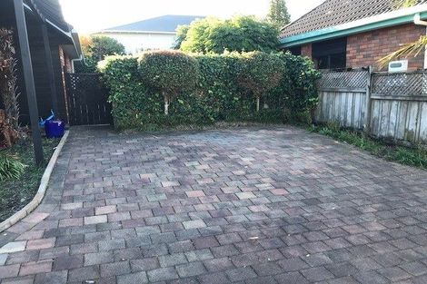 Photo of property in 2/2 Dallinghoe Crescent, Milford, Auckland, 0620