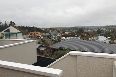 Photo of property in 1/32a Bronzewing Terrace, Unsworth Heights, Auckland, 0632