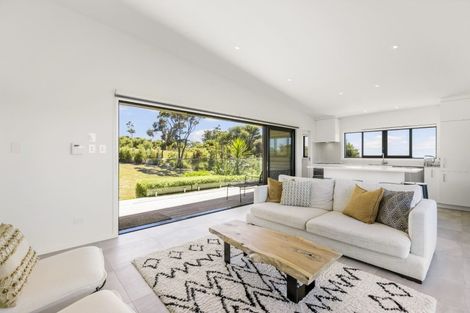 Photo of property in 1117a Whangaparaoa Road, Matakatia, Whangaparaoa, 0930