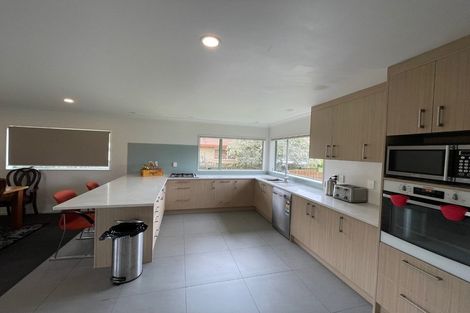 Photo of property in 14 Hagen Close, Golflands, Auckland, 2013