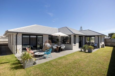 Photo of property in 6 Harding Drive, Papamoa Beach, Papamoa, 3118