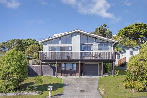 Photo of property in 106 Gloaming Hill, Titahi Bay, Porirua, 5022