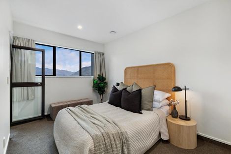Photo of property in 17b Wynyard Crescent, Fernhill, Queenstown, 9300