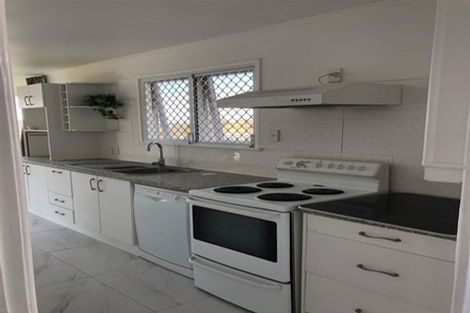 Photo of property in 169 Hobsonville Road, West Harbour, Auckland, 0618