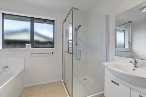 Photo of property in 18 Shrule Place, Huntington, Hamilton, 3210