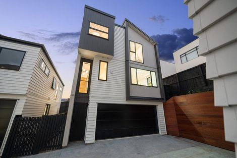 Photo of property in 2/1 Montana Avenue, Murrays Bay, Auckland, 0630