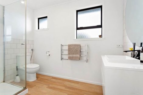 Photo of property in 48 Weatherly Road, Torbay, Auckland, 0630