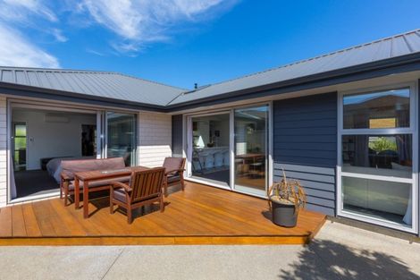 Photo of property in 3 Garrett Drive, Whalers Gate, New Plymouth, 4310