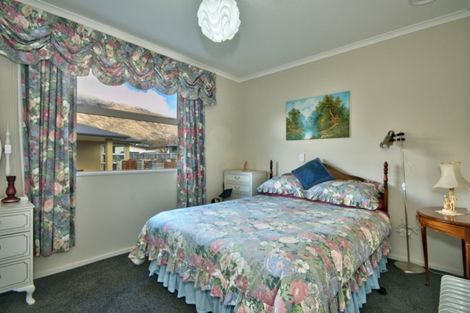 Photo of property in 10 Coburn Place, Lake Hayes, Queenstown, 9304