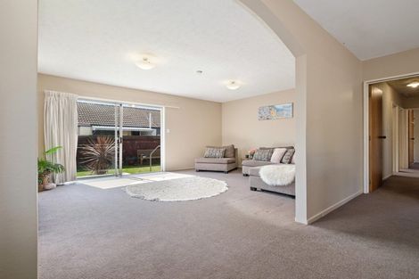 Photo of property in 2/12 Shannon Place, Belfast, Christchurch, 8051