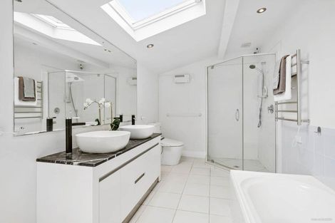 Photo of property in 1/92 East Coast Road, Milford, Auckland, 0620