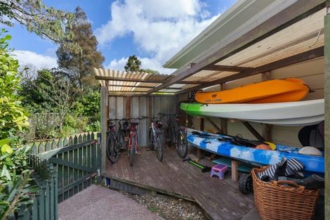 Photo of property in 2 Kelvin Crescent, Te Atatu Peninsula, Auckland, 0610