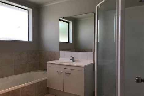 Photo of property in 14 Frederick Reece Drive, The Gardens, Auckland, 2105