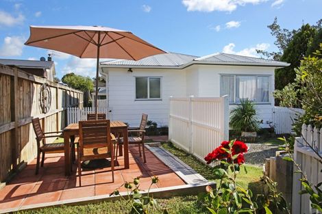 Photo of property in 125a Ennis Avenue, Pakuranga Heights, Auckland, 2010