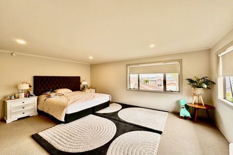 Photo of property in 12 Keating Rise, Northcross, Auckland, 0632