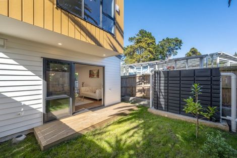 Photo of property in 140e Edgewater Drive, Pakuranga, Auckland, 2010