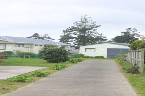 Photo of property in 102 Puka Crescent, Matarangi, Whitianga, 3592