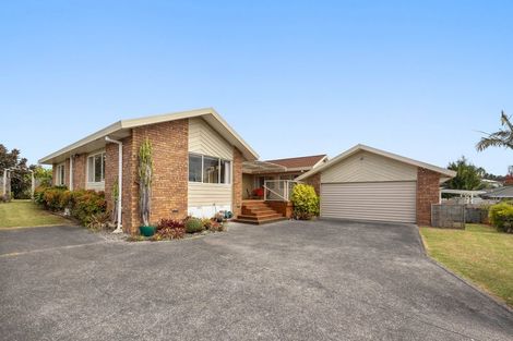 Photo of property in 16 Harbour Lights Close, West Harbour, Auckland, 0618