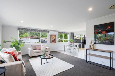 Photo of property in 4 Harvard Grove, Totara Park, Upper Hutt, 5018