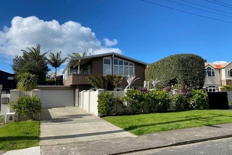 Photo of property in 1/11 Cecil Road, Milford, Auckland, 0620