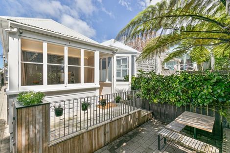 Photo of property in 10 Carrington Street, Mount Cook, Wellington, 6021