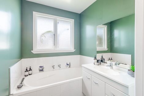 Photo of property in 54 Glenfield Crescent, Mairehau, Christchurch, 8052