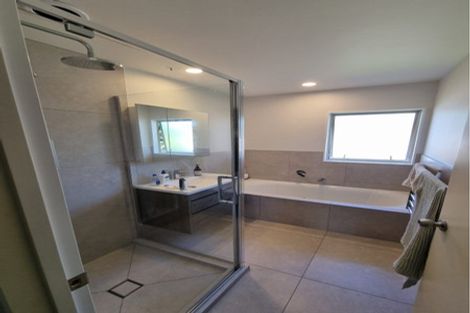 Photo of property in 2/74 College Road, Northcote, Auckland, 0627