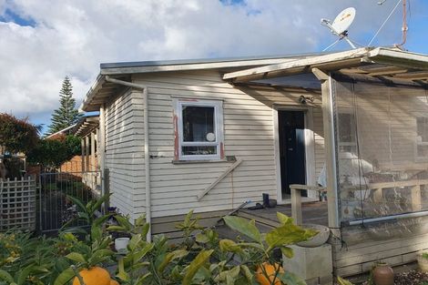 Photo of property in 2/8 The Esplanade, Eastern Beach, Auckland, 2012