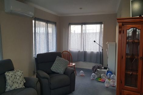 Photo of property in 3 Boderg Way, East Tamaki, Auckland, 2016