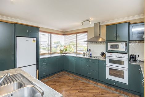 Photo of property in 11 Brookside Close, Highbury, Palmerston North, 4412