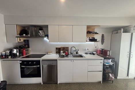 Photo of property in 5 Bendigo Grove, Newlands, Wellington, 6037