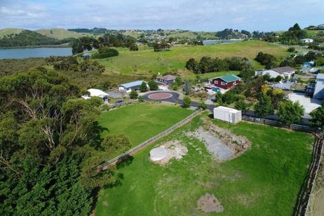 Photo of property in 4 Heaths Way, Pahi, Paparoa, 0571