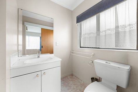 Photo of property in 18 Van Dyke Place, West Harbour, Auckland, 0618