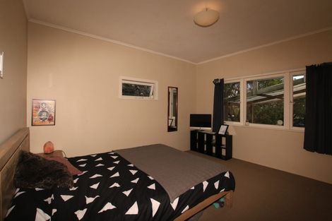 Photo of property in 1/235 Glenfield Road, Hillcrest, Auckland, 0627