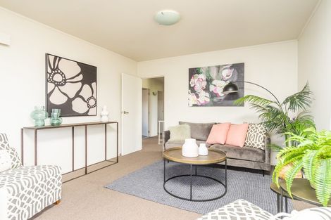 Photo of property in 2/218 East Coast Road, Forrest Hill, Auckland, 0620