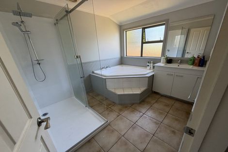 Photo of property in 4 Guernsey Place, Grandview Heights, Hamilton, 3200