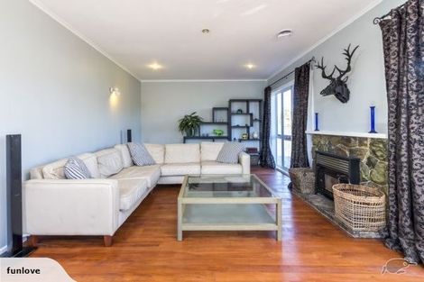 Photo of property in 98 Edgewater Drive, Pakuranga, Auckland, 2010